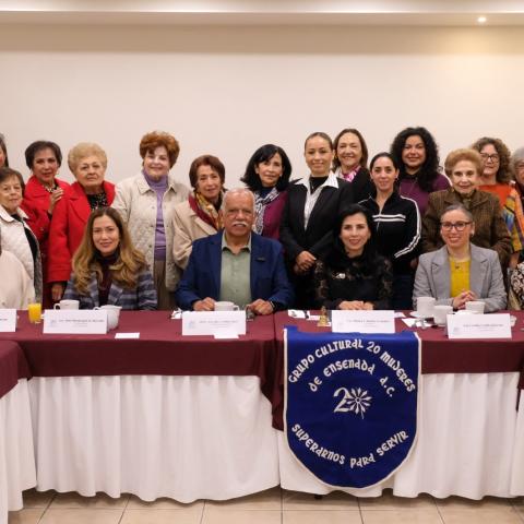 Presentan avances del Plan Integral de Movilidad Urbana Sostenible (PIMUS) ante el "Grupo Cultural 20 Mujeres de Ensenada A.C.".-
